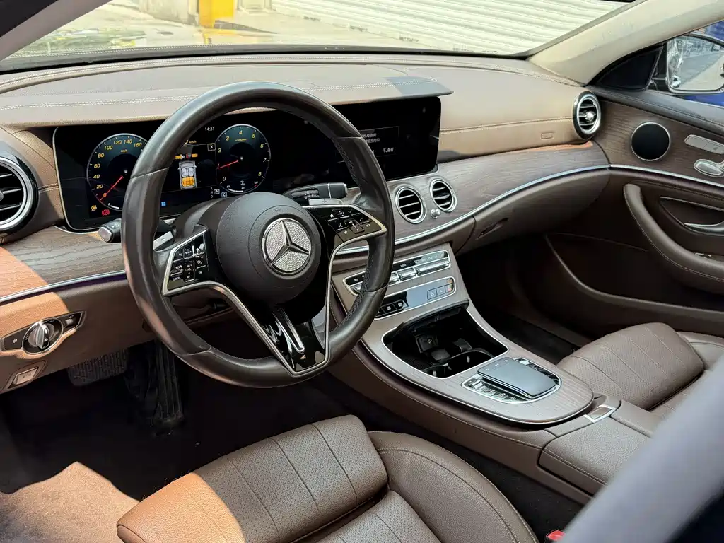 Mercedes-Benz E-Class 2022 — фото 10
