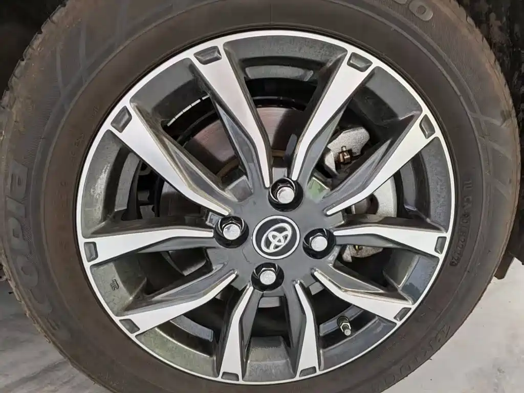 Toyota Yaris L 2022 — фото 10