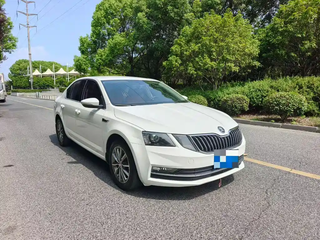 Skoda Octavia 2021 — фото 3