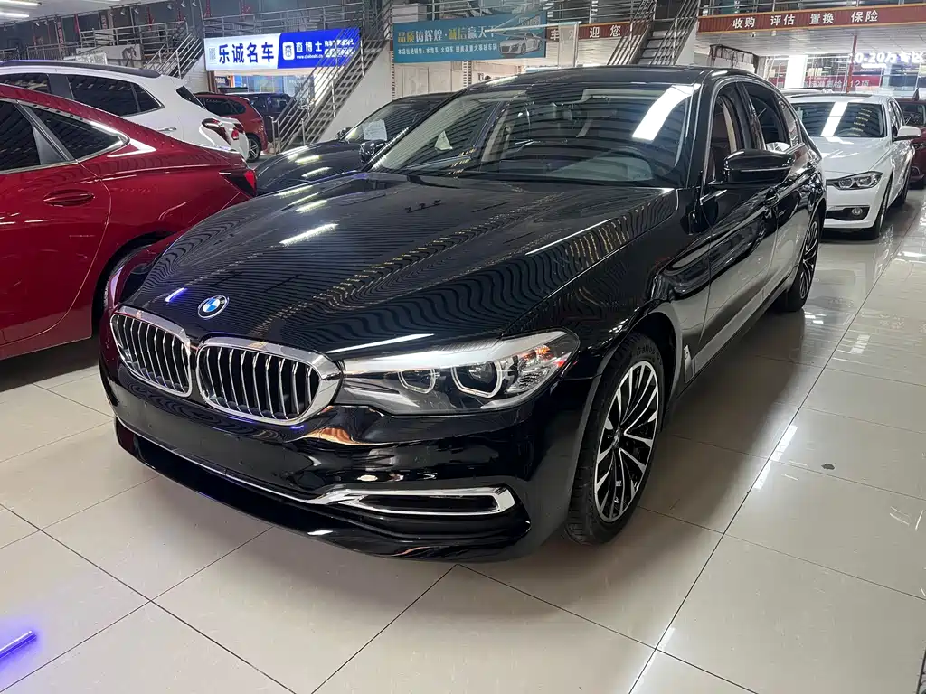 BMW 5 Series 2019 — фото 1