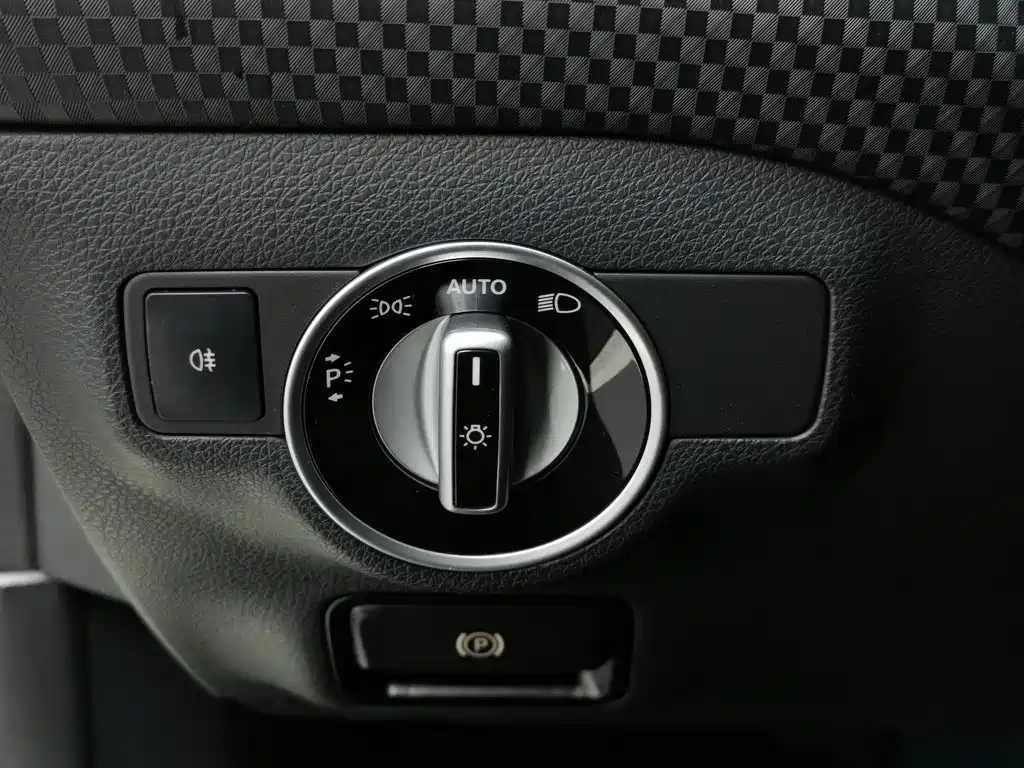 Mercedes-Benz A-Class 2017 — фото 21