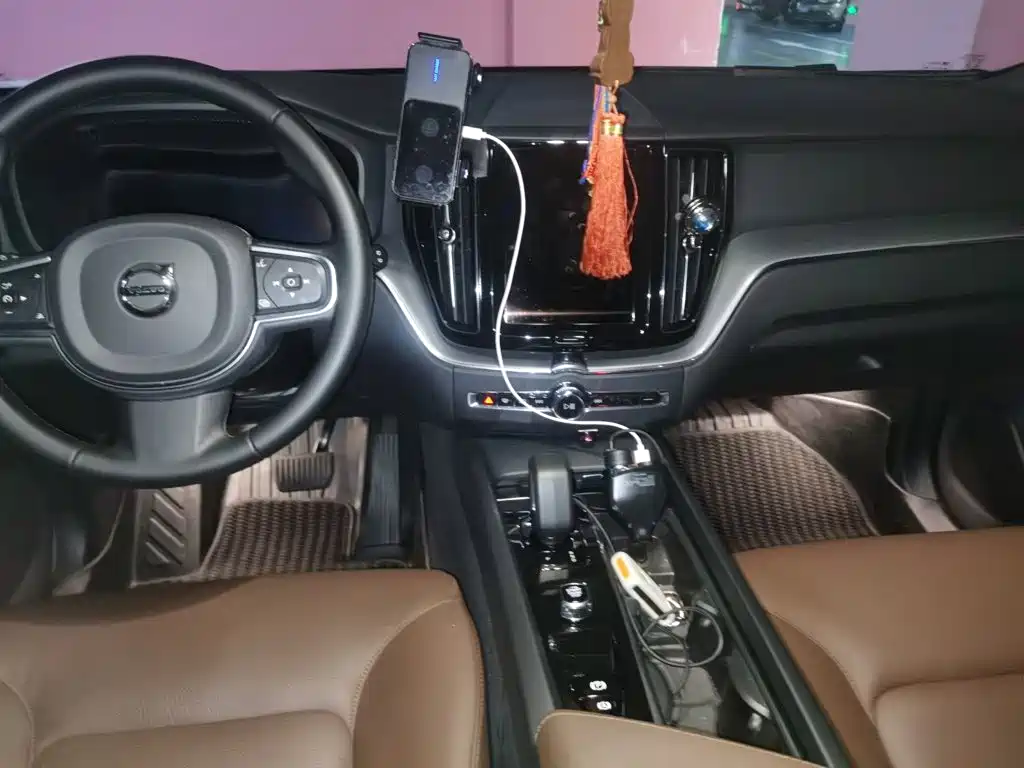 Volvo XC60 2025 — фото 13