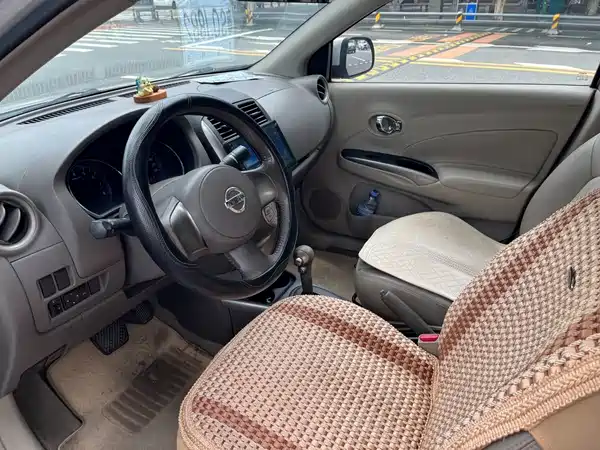 Nissan Sunny 2011