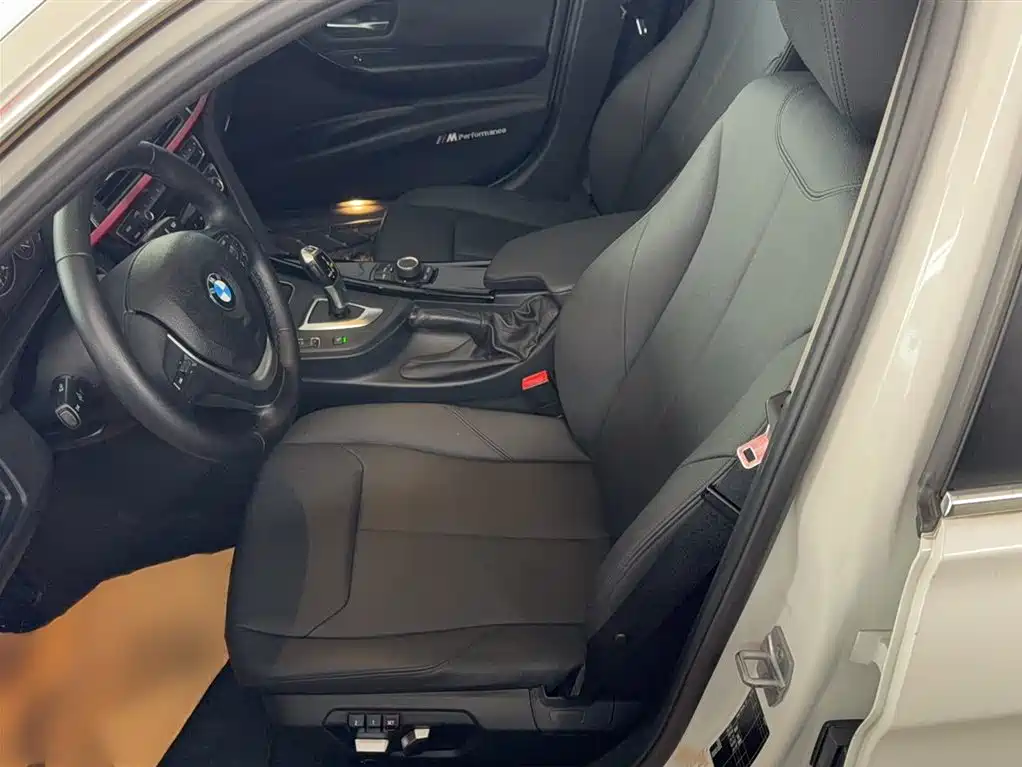 BMW 3 Series 2016 — фото 12