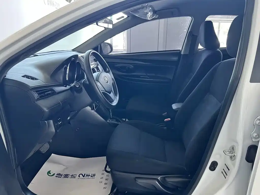 Toyota Yaris L 2019 — фото 20