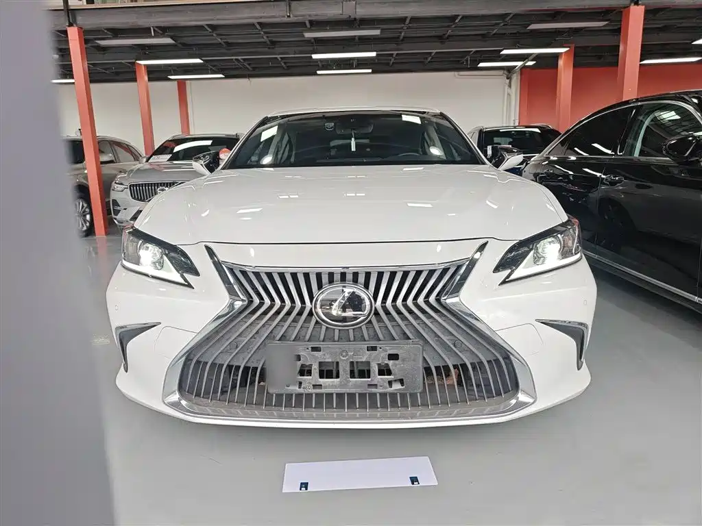 Lexus ES 2020 — фото 3