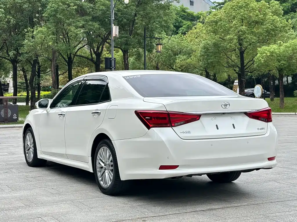 Toyota Crown 2017 — фото 15