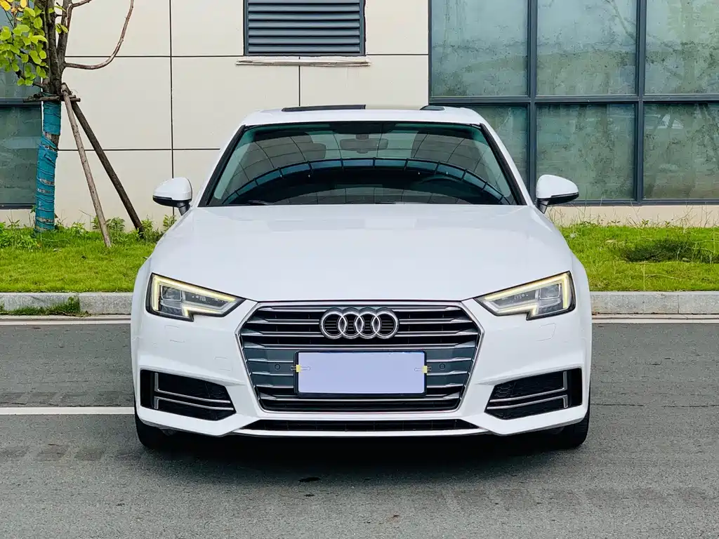 Audi A4L 2018 — фото 2