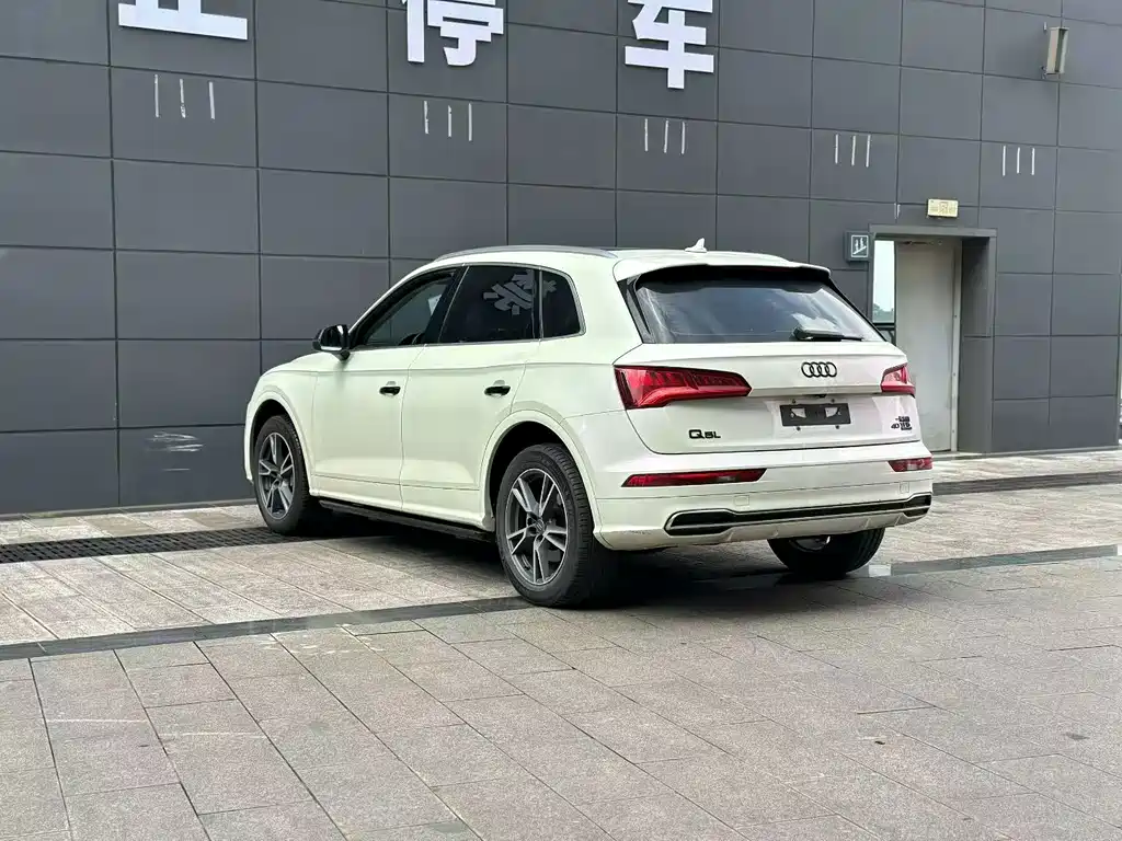 Audi Q5L 2018 — фото 6