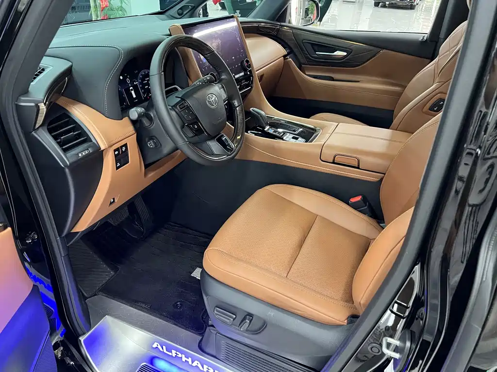 Toyota Alphard 2024 — фото 20