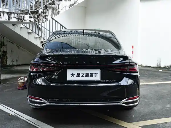 Lexus ES 2025