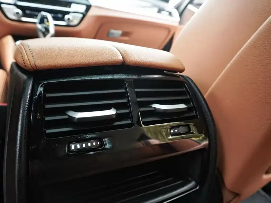 BMW 5 Series 2023 — фото 19