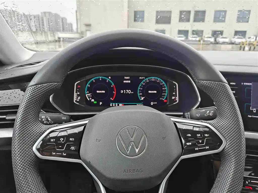 Volkswagen Passat 2024 — фото 17