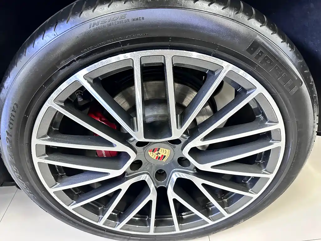 Porsche Cayenne 2018 — фото 16