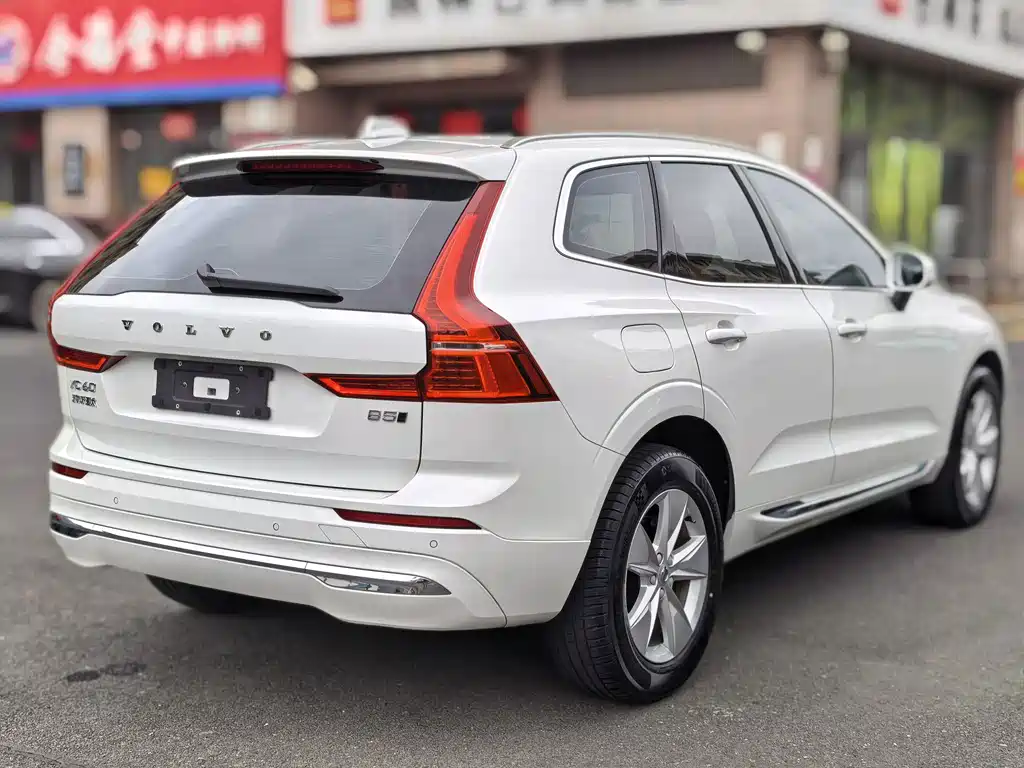 Volvo XC60 2021 — фото 8