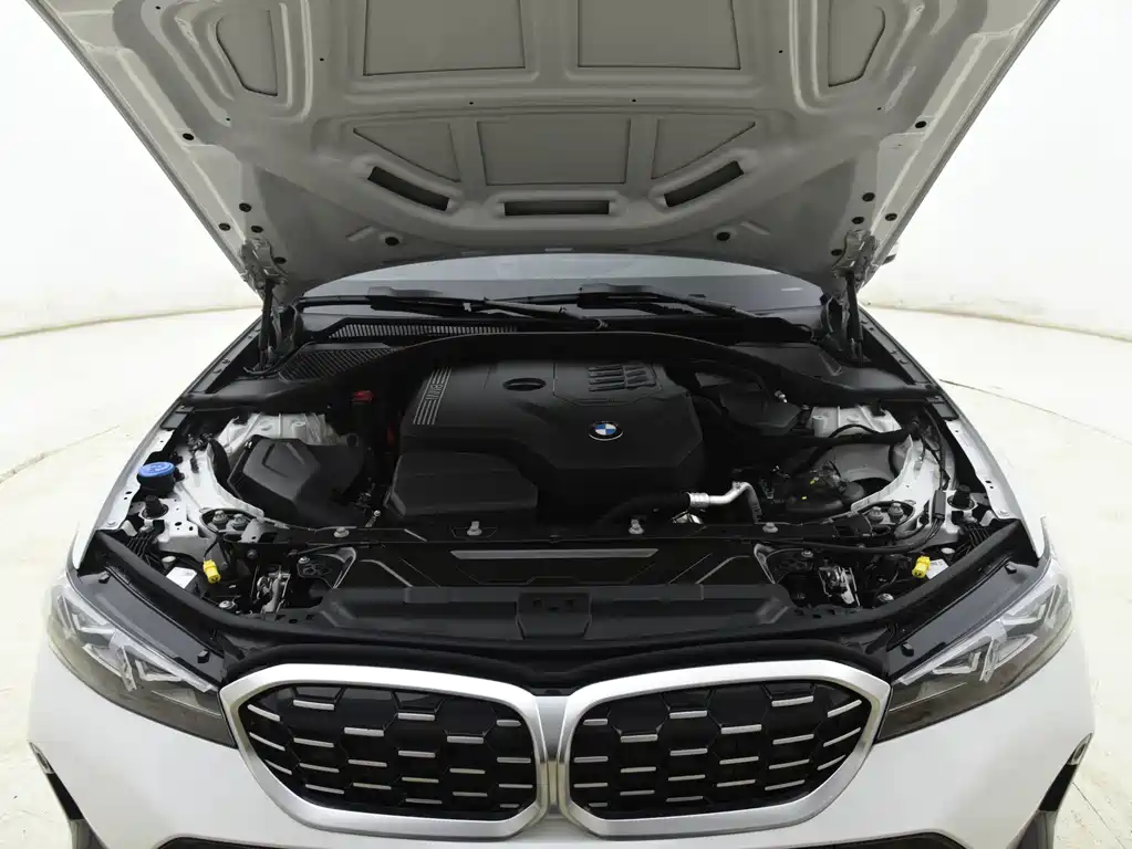 BMW 3 Series 2024 — фото 13