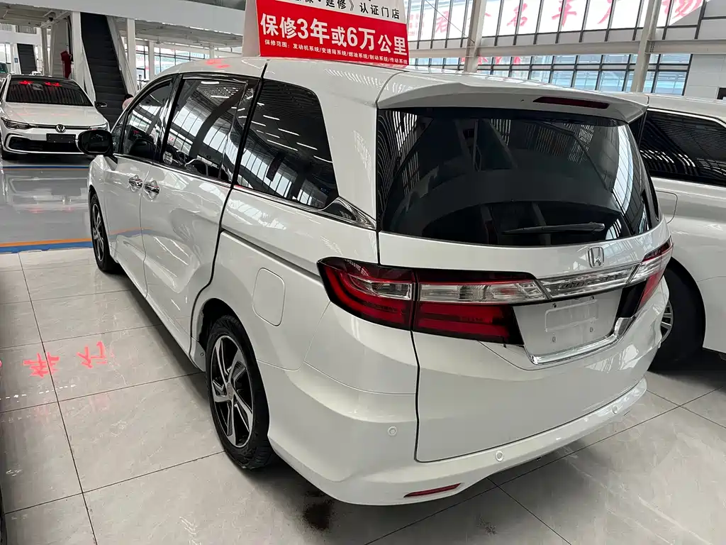 Honda Odyssey 2015 — фото 7