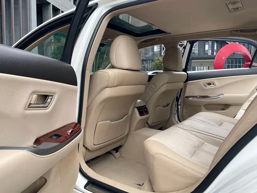 Toyota Crown 2015 — фото 8
