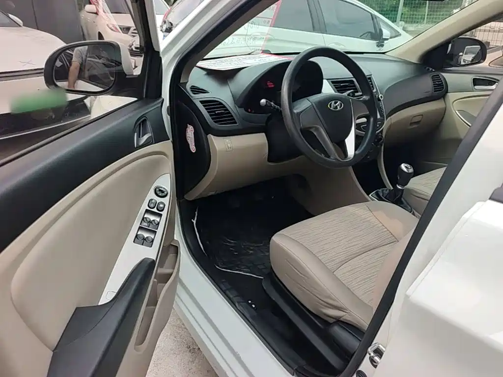 Hyundai Accent 2014 — фото 16