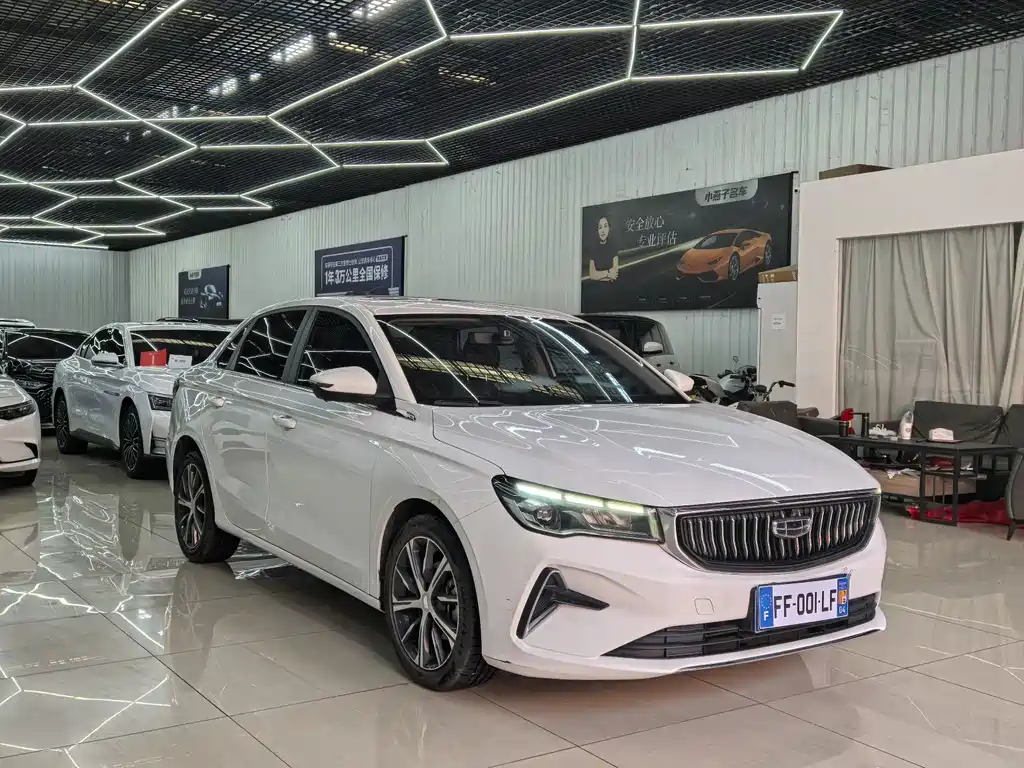 Geely Emgrand 2022