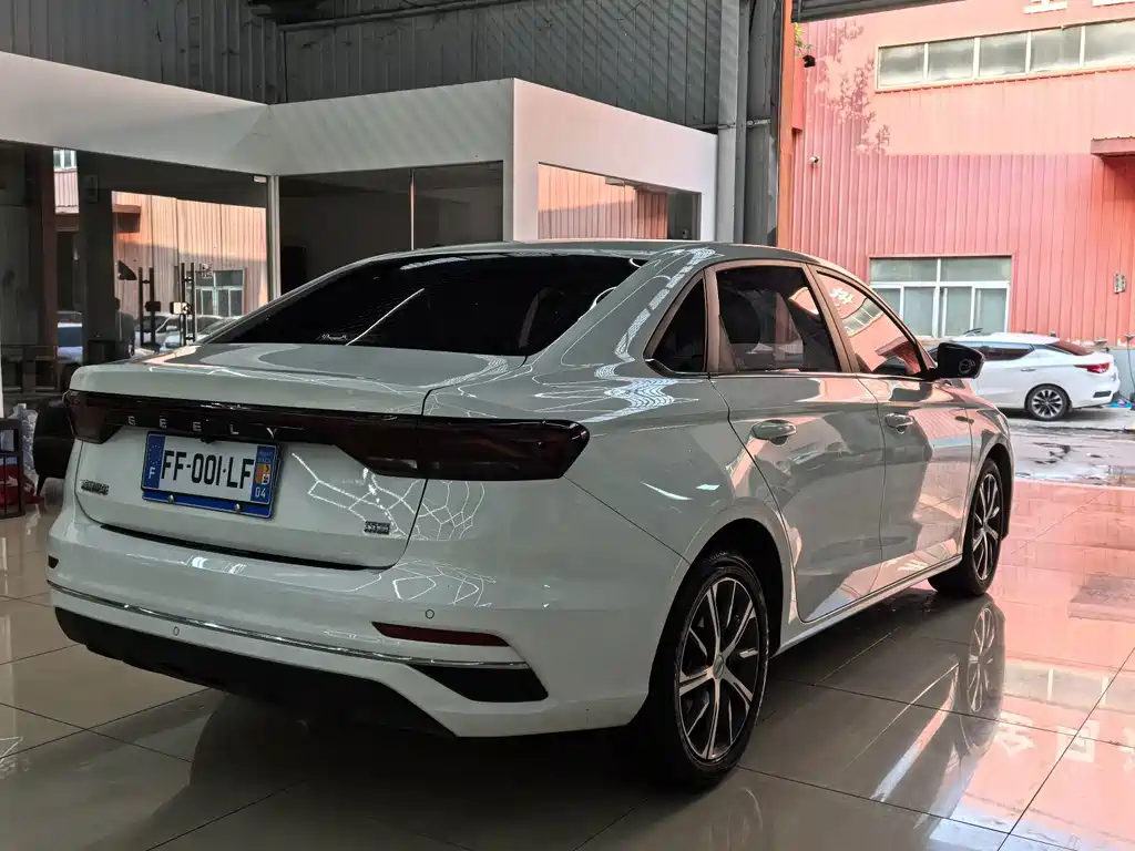 Geely Emgrand 2022 — фото 19