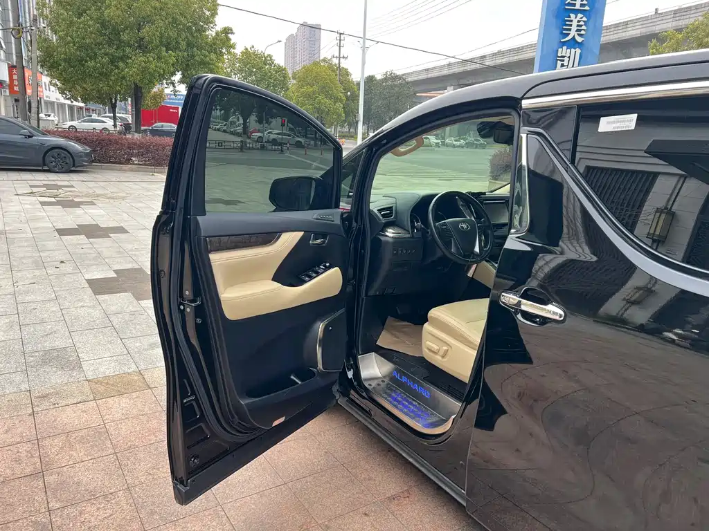Toyota Alphard 2020 — фото 6