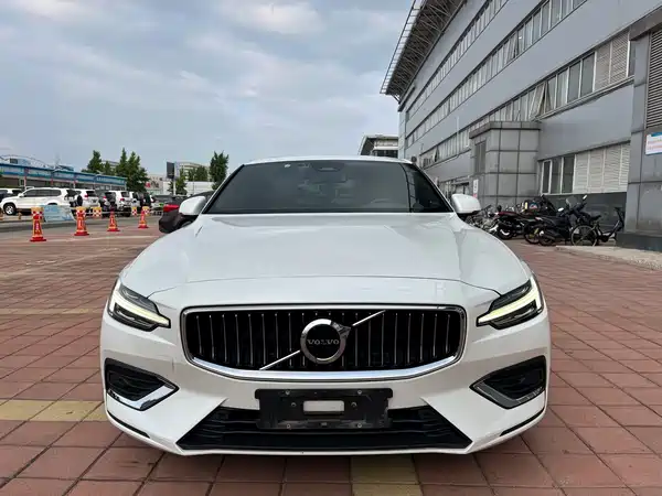Volvo S60 2023