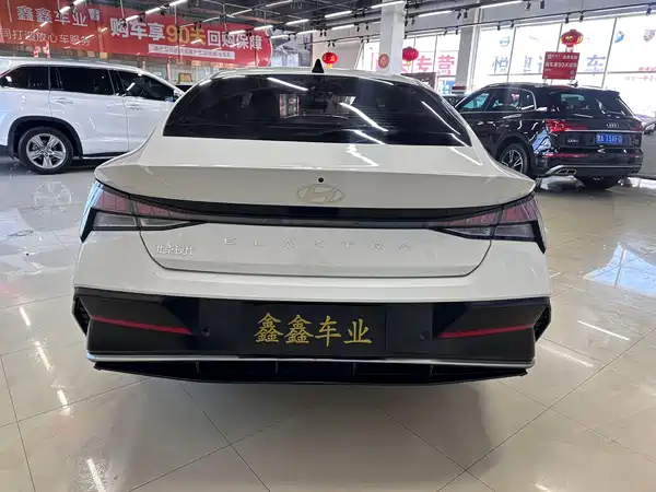 Hyundai Elantra 2023