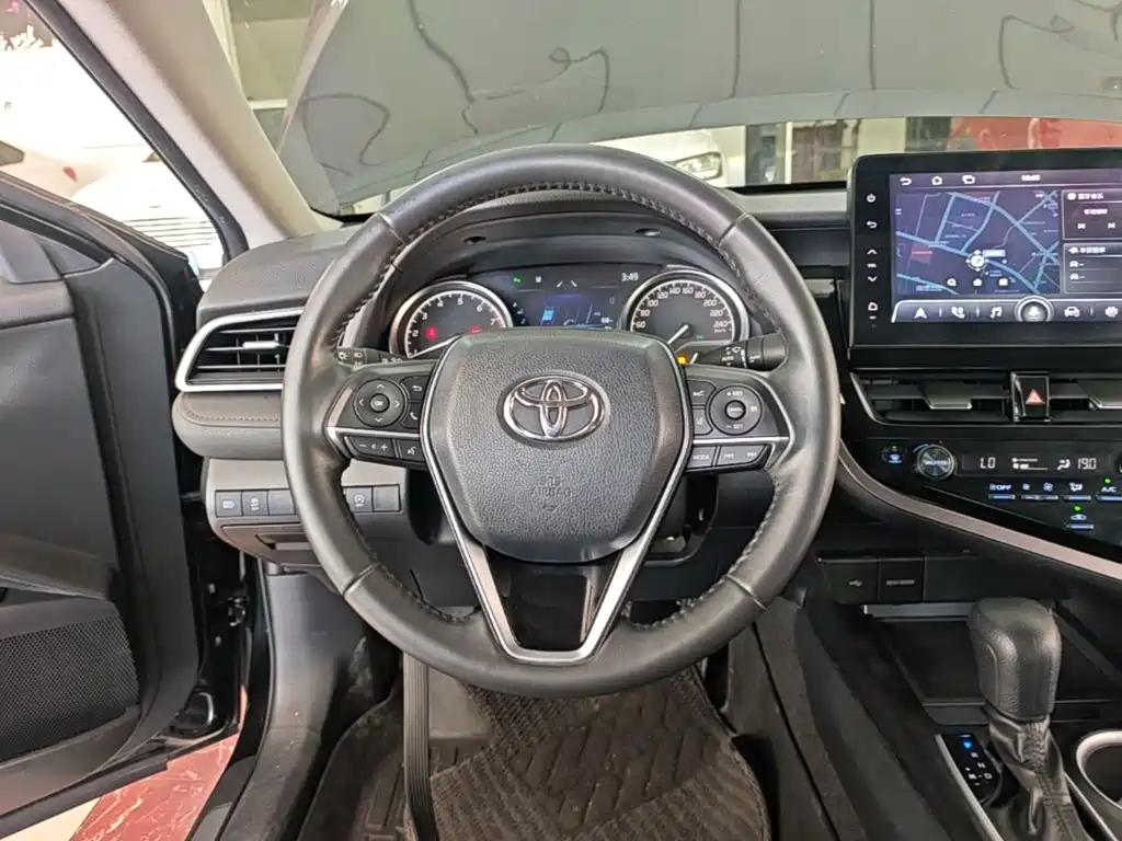Toyota Camry 2023 — фото 11