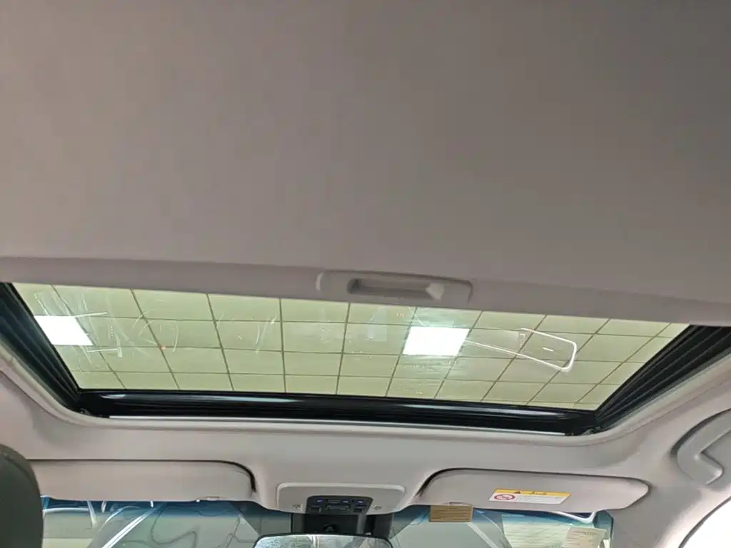 Toyota Camry 2023 — фото 18