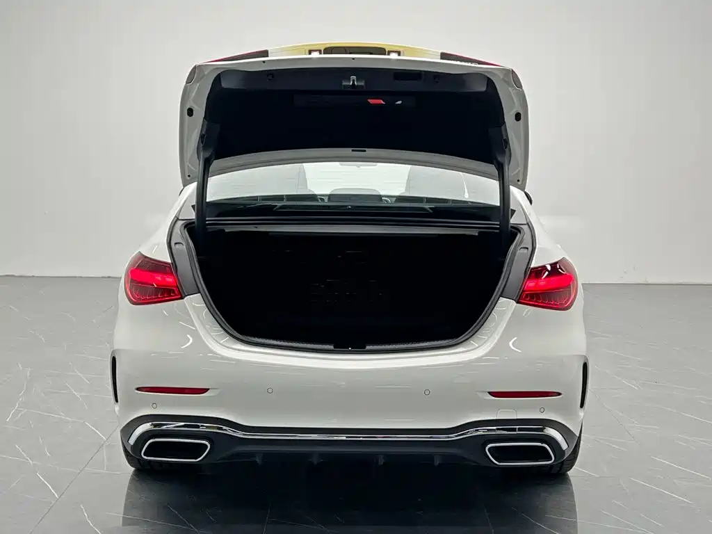 Mercedes-Benz C-Class 2024 — фото 11