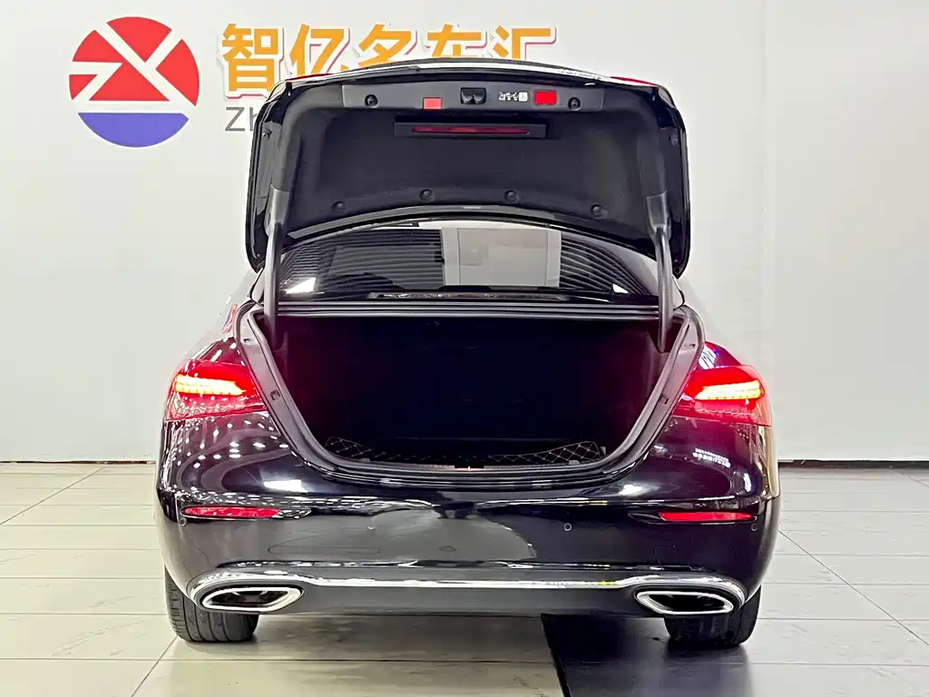 Mercedes-Benz E-Class 2023 — фото 12