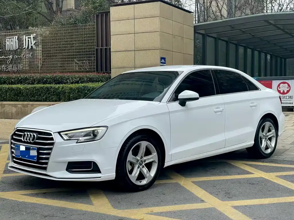 Audi A3 2020 — фото 1