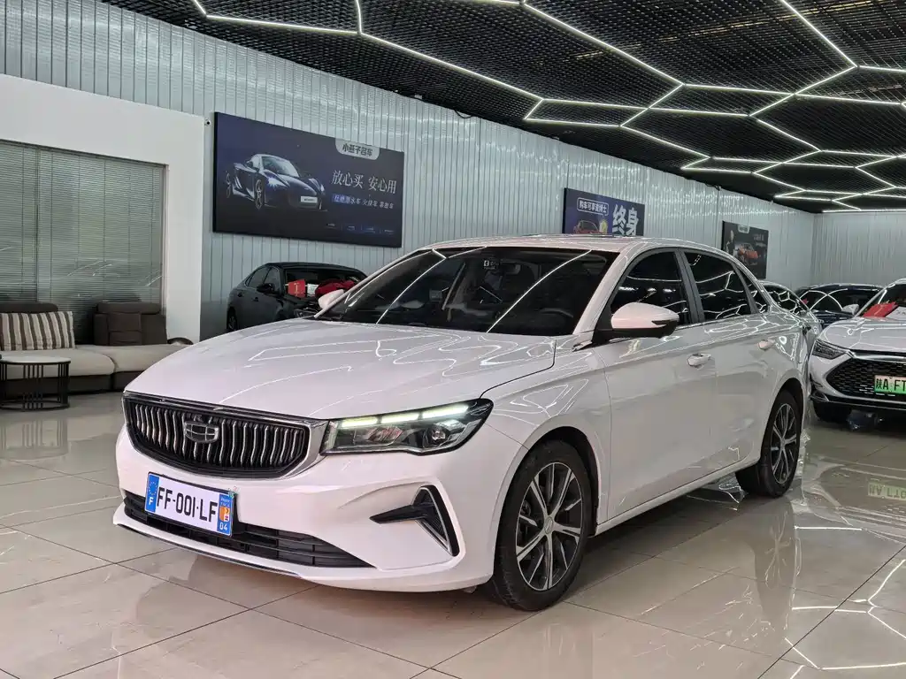 Geely Emgrand 2022