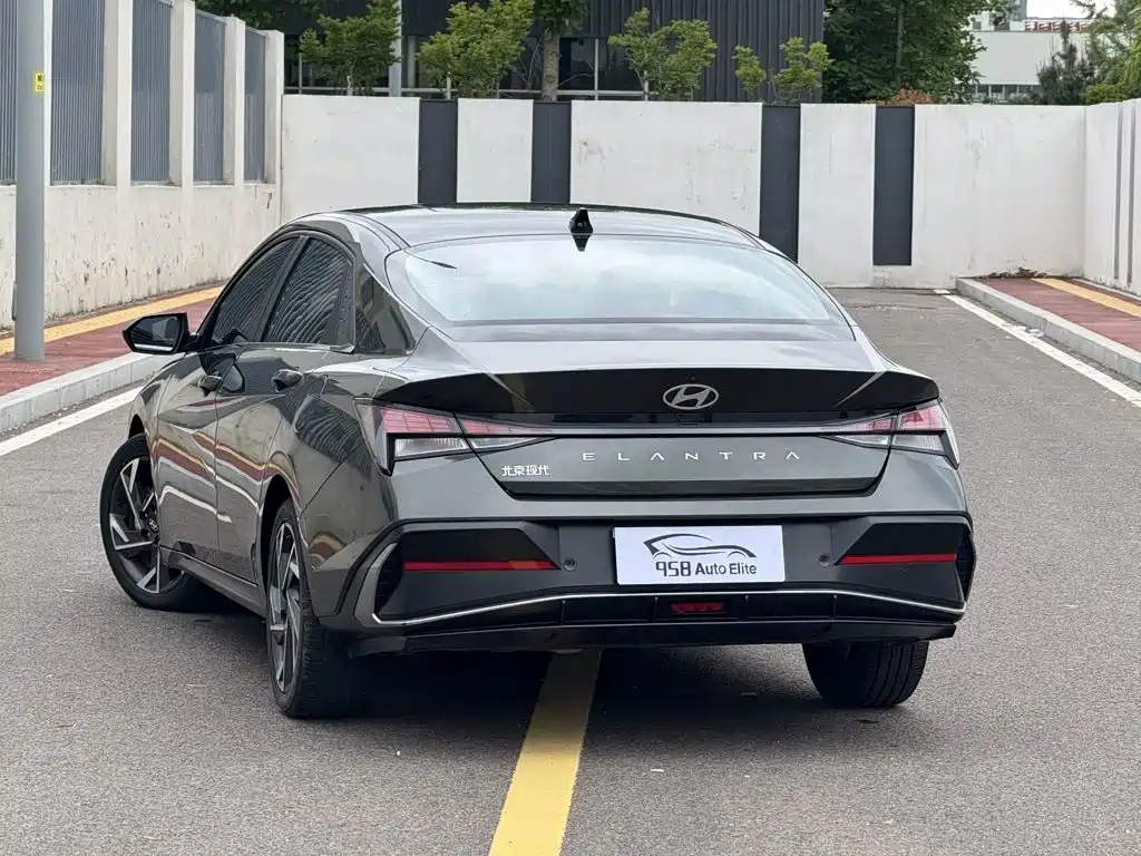 Hyundai Elantra 2023 — фото 9