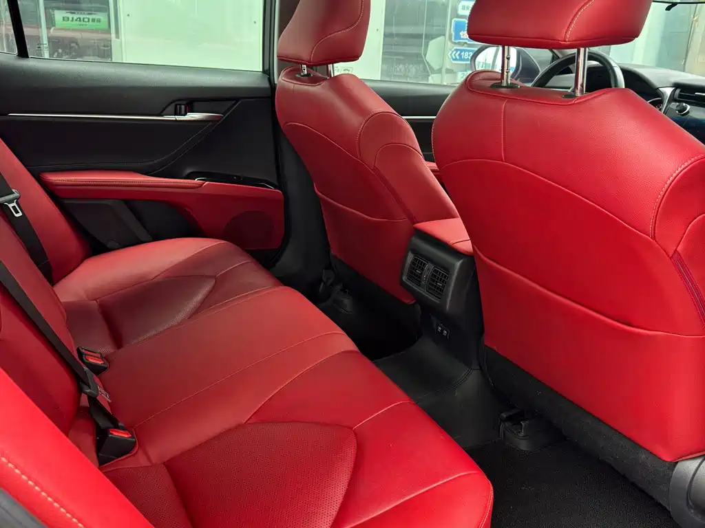 Toyota Camry 2020 — фото 10