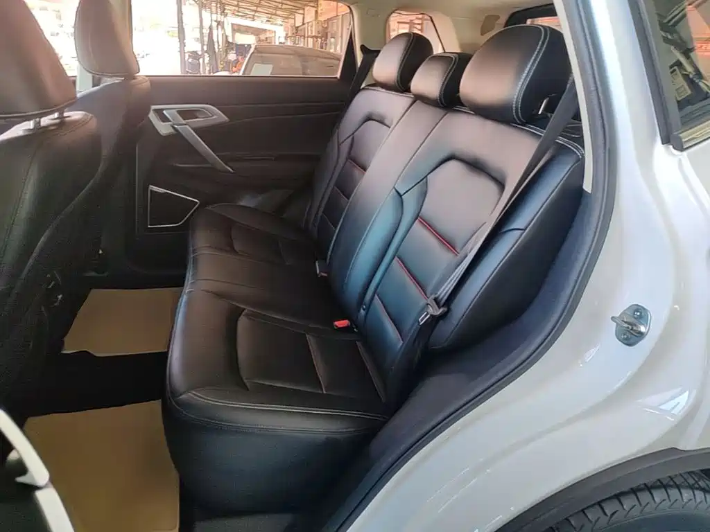 Geely Boyue 2018 — фото 17
