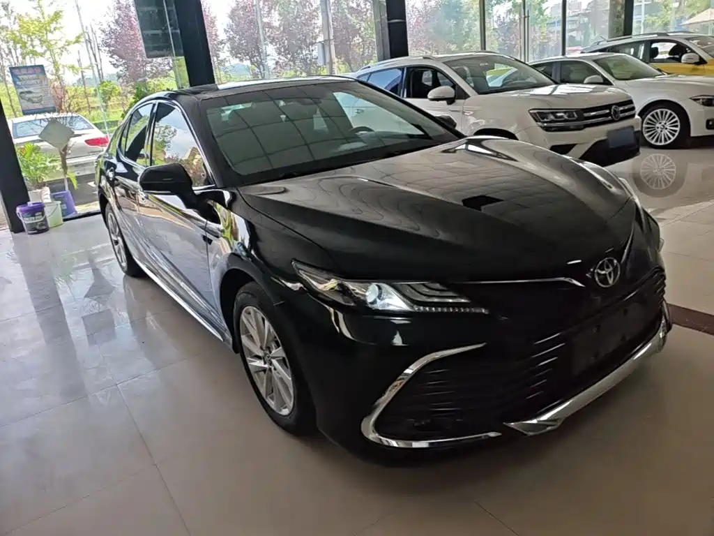 Toyota Camry 2023 — фото 4