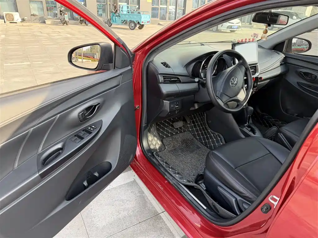 Toyota Yaris L 2020 — фото 13