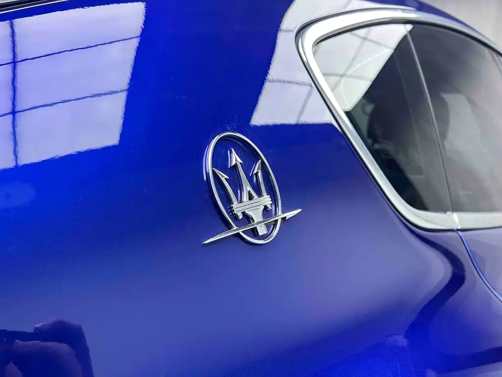 Maserati Levante 2018 — фото 21