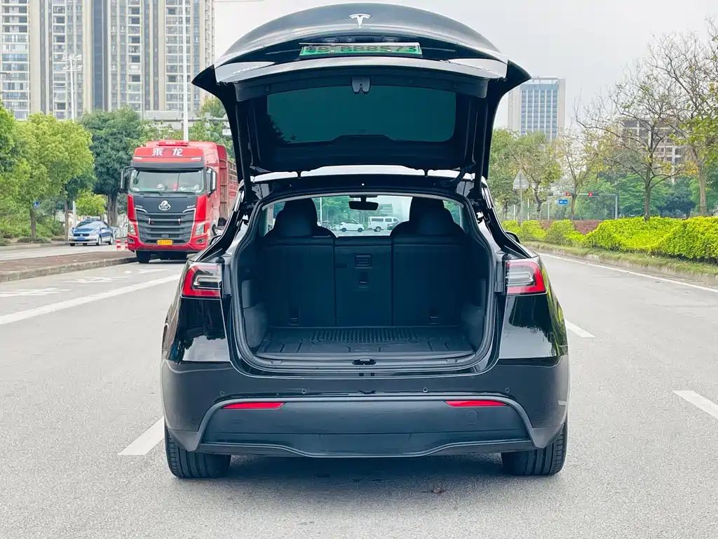Tesla Model Y 2022 — фото 9