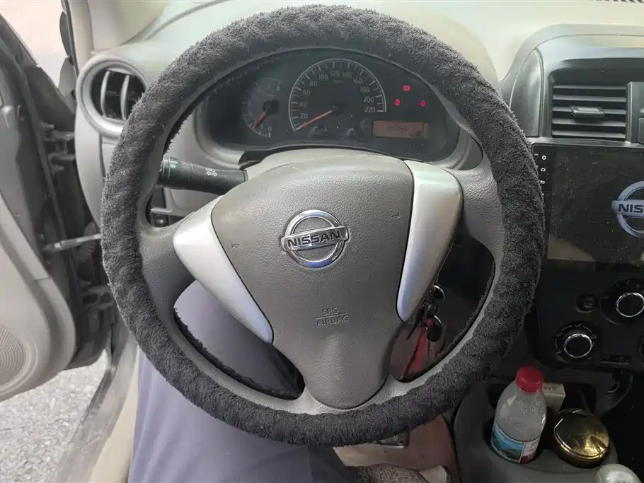 Nissan Sunny 2015 — фото 15