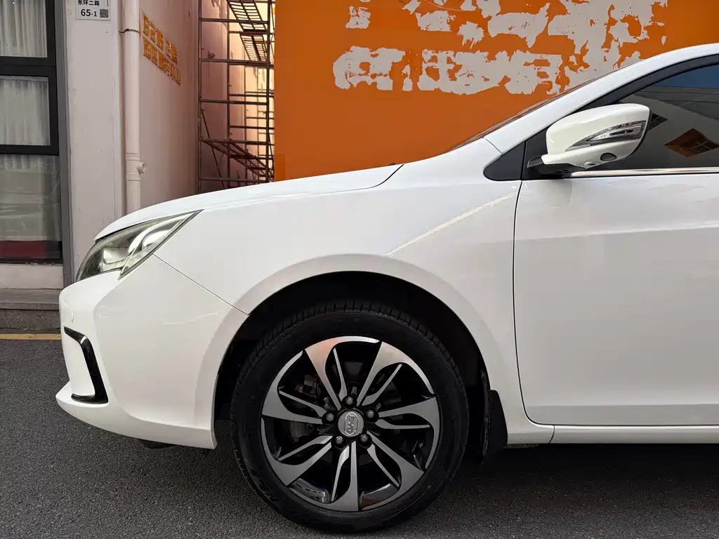 BYD Qin NEV 2016 — фото 12