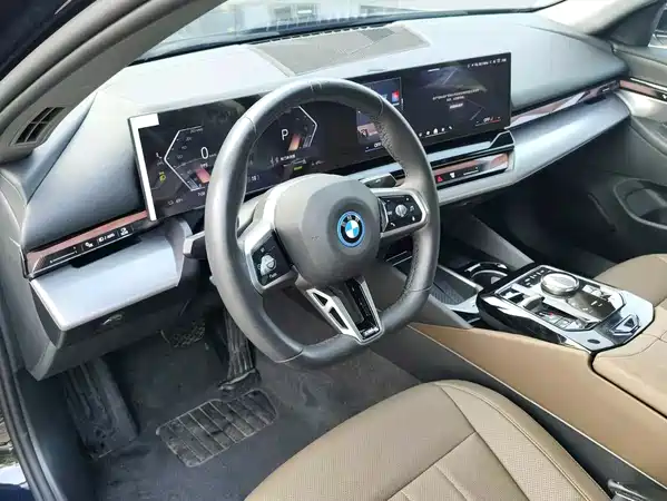 BMW i5 2025
