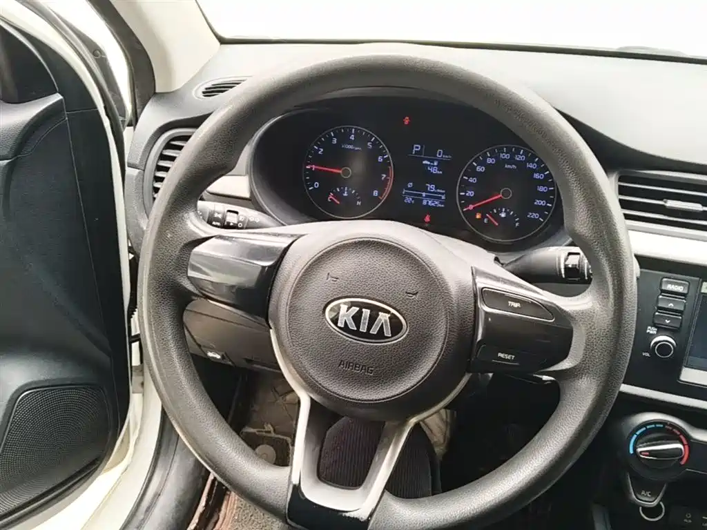 Kia K2 2017 — фото 11
