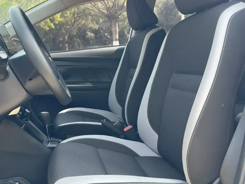 Toyota Yaris L 2020 — фото 8