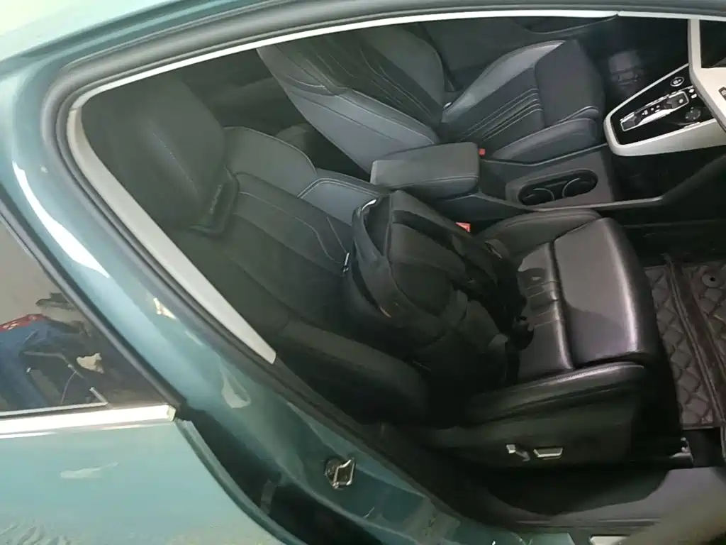 Audi Q5 E-Tron 2025 — фото 25