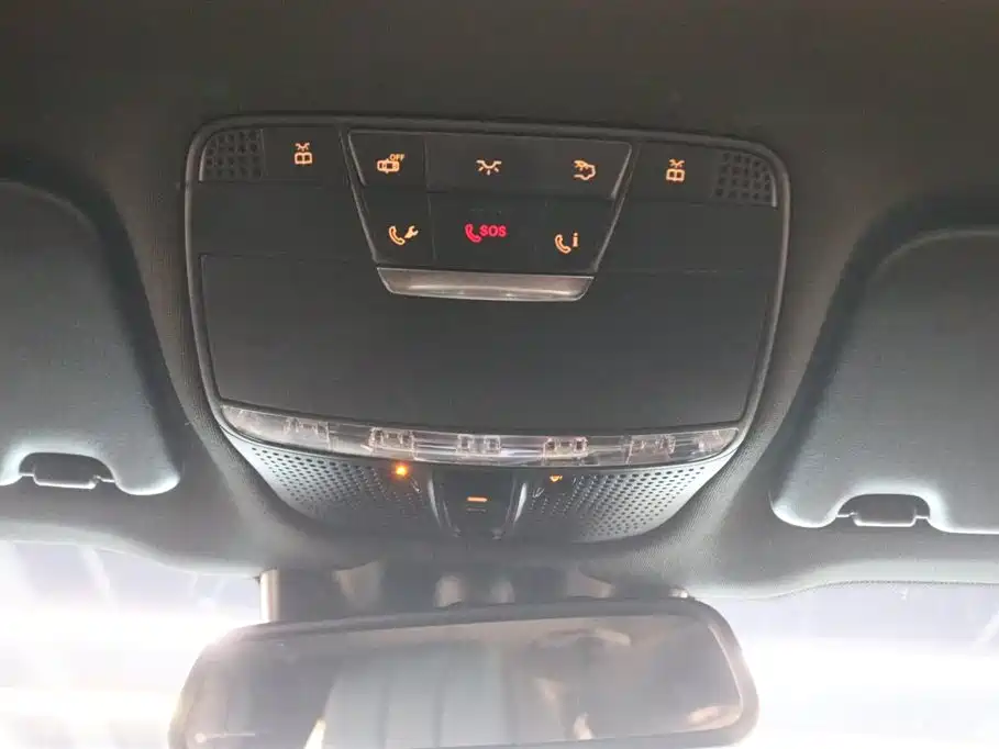 Mercedes-Benz GLC 2018 — фото 16