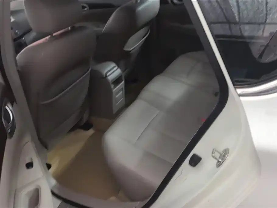 Nissan Sylphy 2012 — фото 11