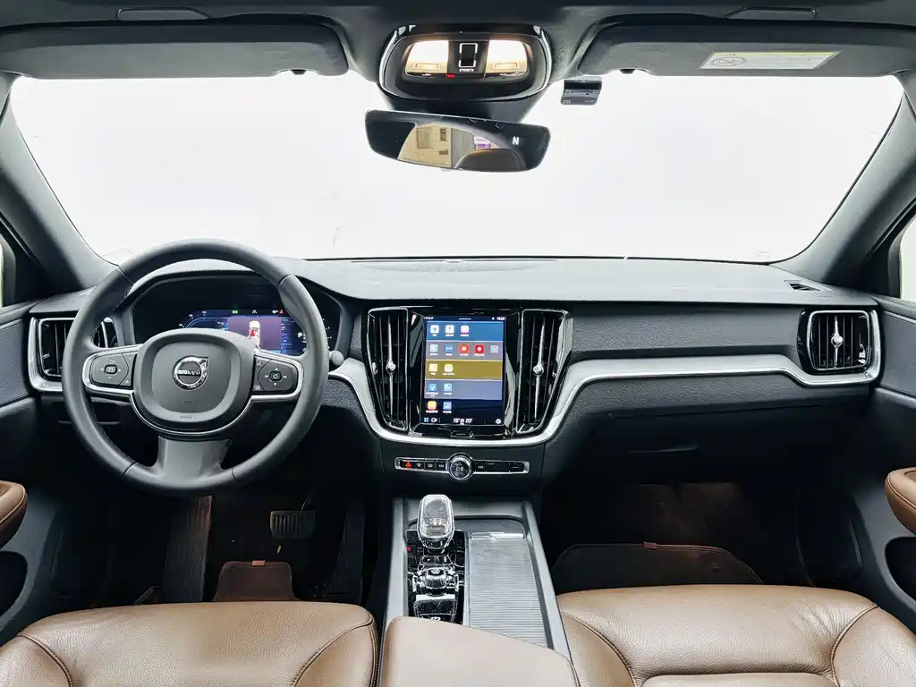 Volvo S60 2022 — фото 12